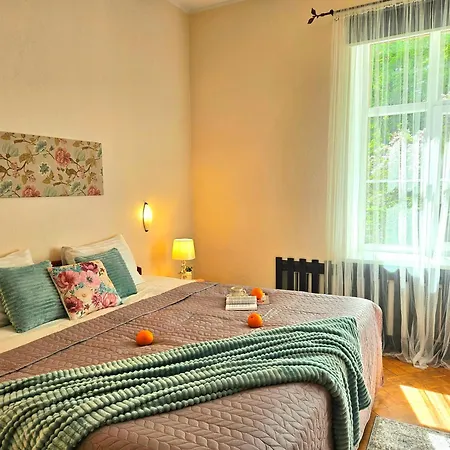 Appartement Elegant Lotus With Park Views Between Art Nouveau District & Old Town Riga
