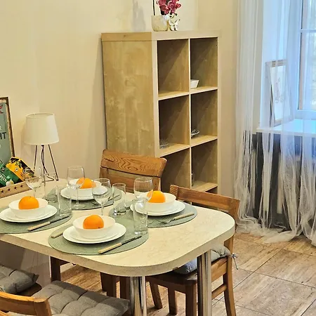 Elegant Lotus With Park Views Between Art Nouveau District & Old Town