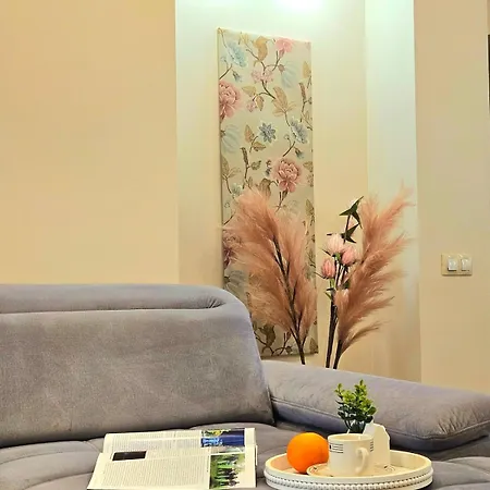 Elegant Lotus With Park Views Between Art Nouveau District & Old Town Appartement