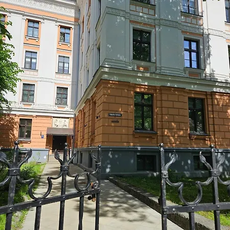 Elegant Lotus With Park Views Between Art Nouveau District & Old Town Appartement *